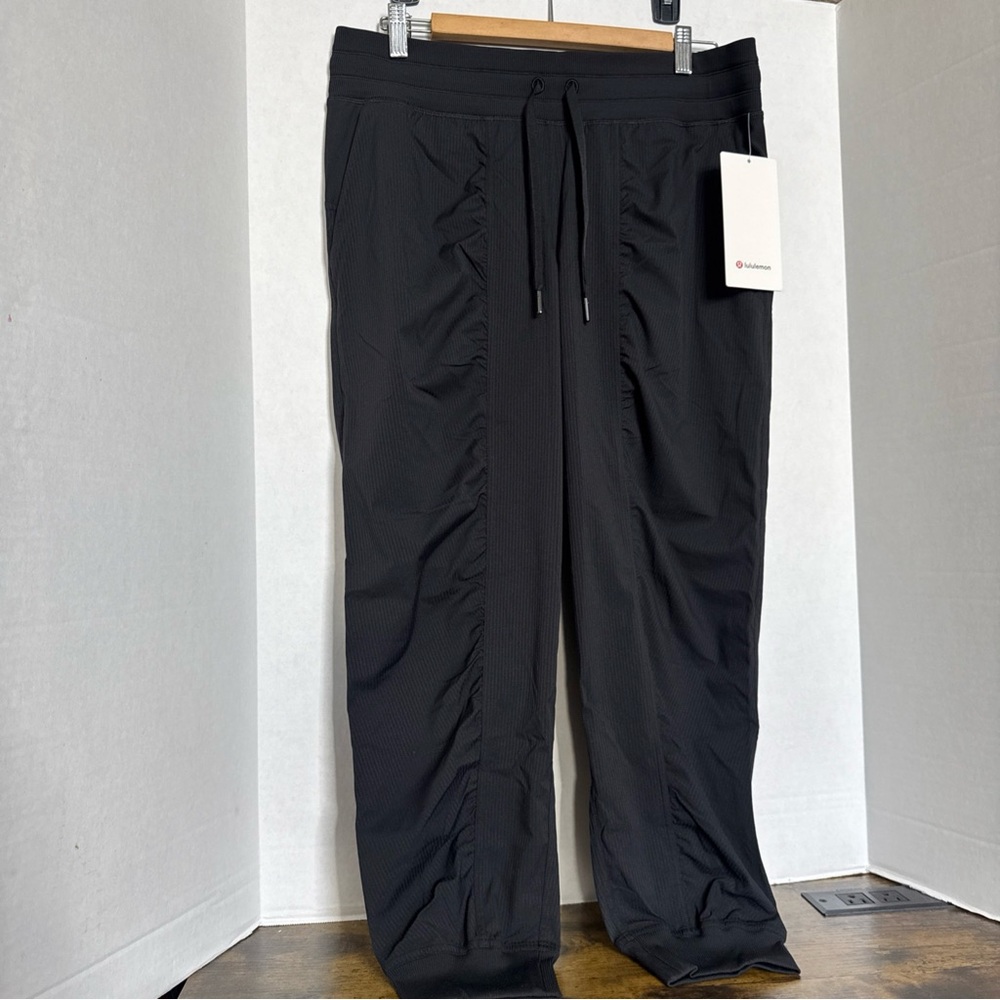 Lululemon Women’s Dance Studio Mid Rise 7/8 Inseam 26” Joggers Black Size 10/12